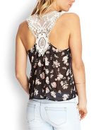 Camiseta sin mangas con flores