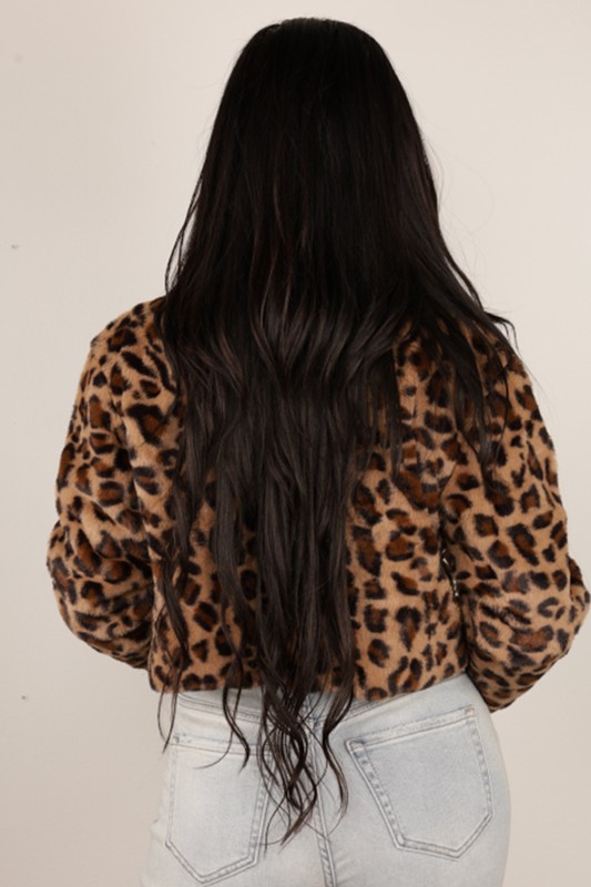 Chaqueta  de piel sintética con estampado de leopardo