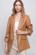 Abrigo largo de cuero sintético liso