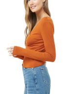 Buzo recortado con cuello en V