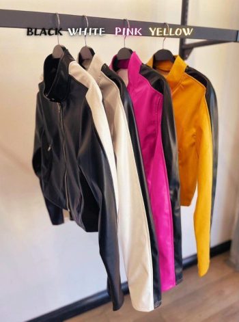 Chaqueta motera corta de piel sintetica con mangas