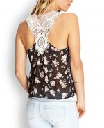 Camiseta sin mangas con flores