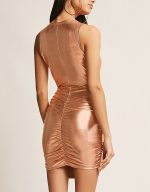 Vestido metálico escotado