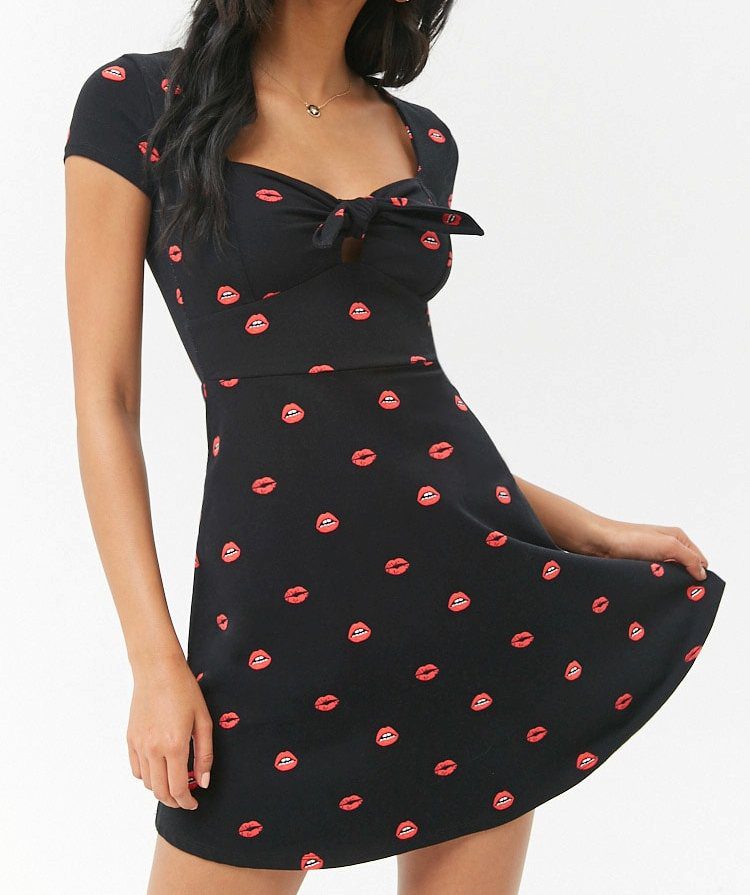 Vestido skater con estampado de labios