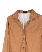 Blusa ocre con cuello camisero